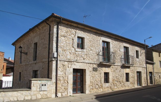 Exterior de la casa rectoral o casa del cura en Fuentecén