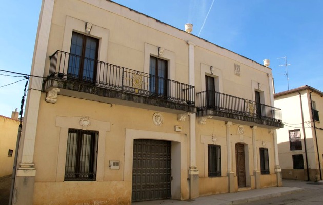 Vista general de una de las casas solariegas de Fuentecén