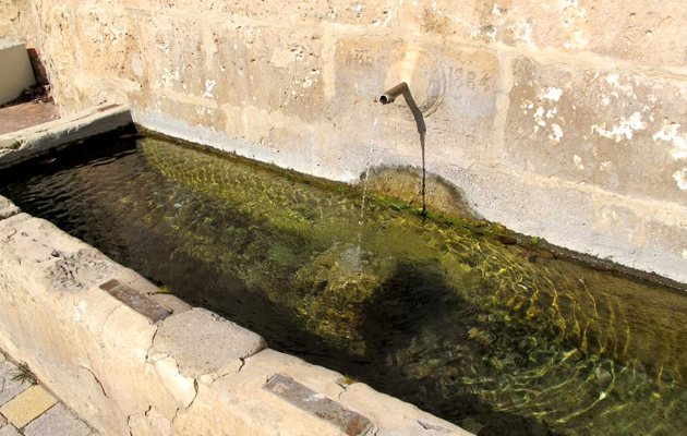 Fuente y pilón del caño de santana